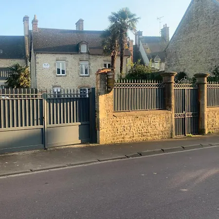 Apartmán Centre Avec Cour Sainte-Mère-Église