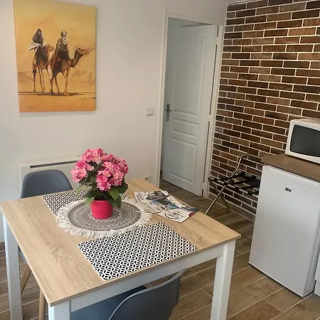 Centre Avec Cour Apartmán